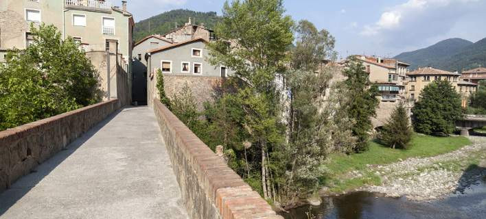 Σε κατάσταση σοκ οι κάτοικοι του Ριπόλ: Έγινε «φωλιά» τζιχαντιστών (εικόνες)